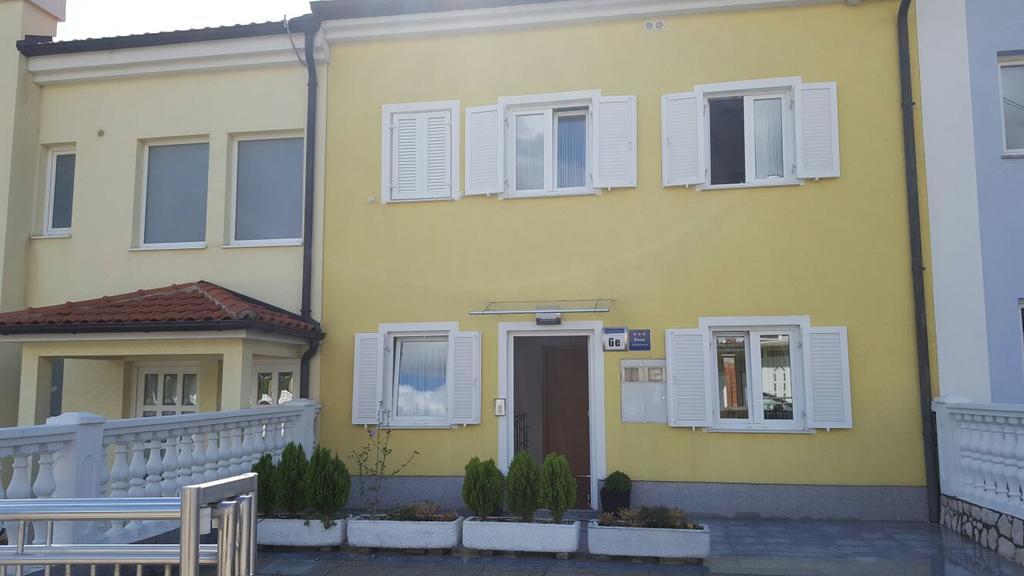 Apartamento Haus Ella Novi Vinodolski Exterior foto