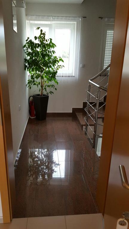 Apartamento Haus Ella Novi Vinodolski Exterior foto